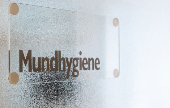 Professionelle Zahnreinigung / Prophylaxe Professionelle Zahnreinigung / Prophylaxe